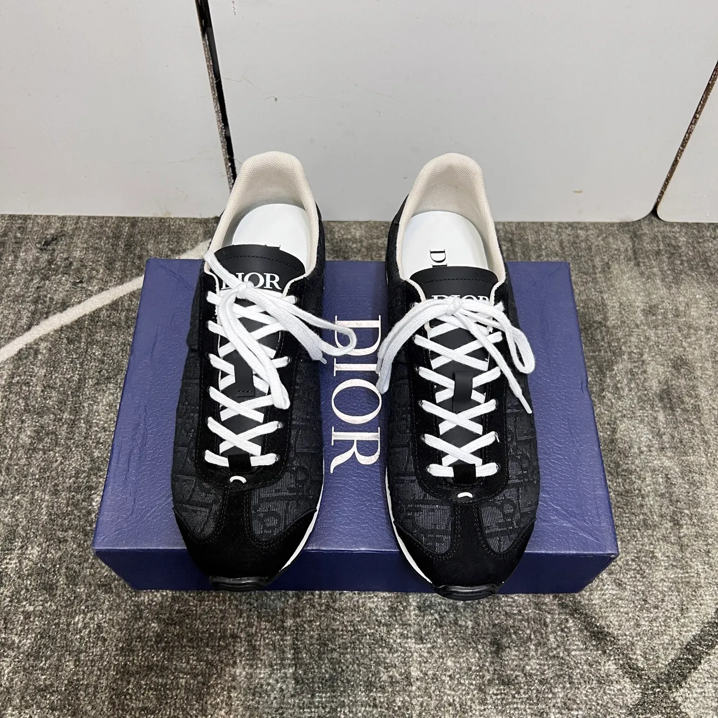 Factory price: 420💰【DIAo•Dior】Original quality.~ Unique modern style sneakers. 🏃A must-have casual shoe for trendy men😍😍 Original brand imported from Italy, imported original leather, sheep lining (refuses to discolor and grind feet) Sole: Original sole provided by the original factory, French lazy style design ⚠️Fit to the feet, original quality, super comfortable original sole. It’s like shooting the real thing 🎬The real thing is better, high-quality sneakers, size: 38-44, custom-made 45